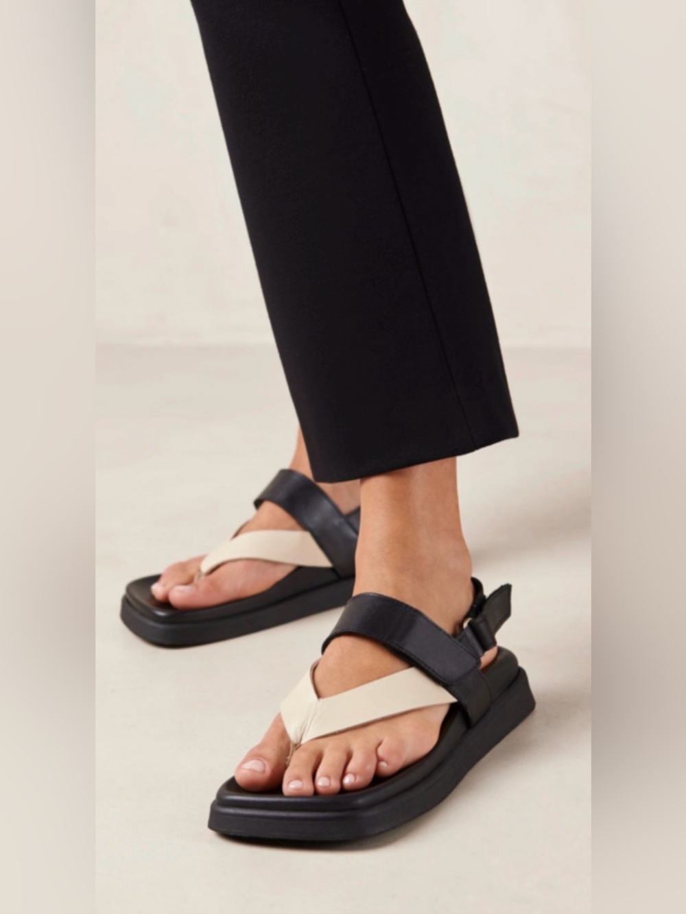 Alohas Decade Bicolor Black Cream Leather Sandals